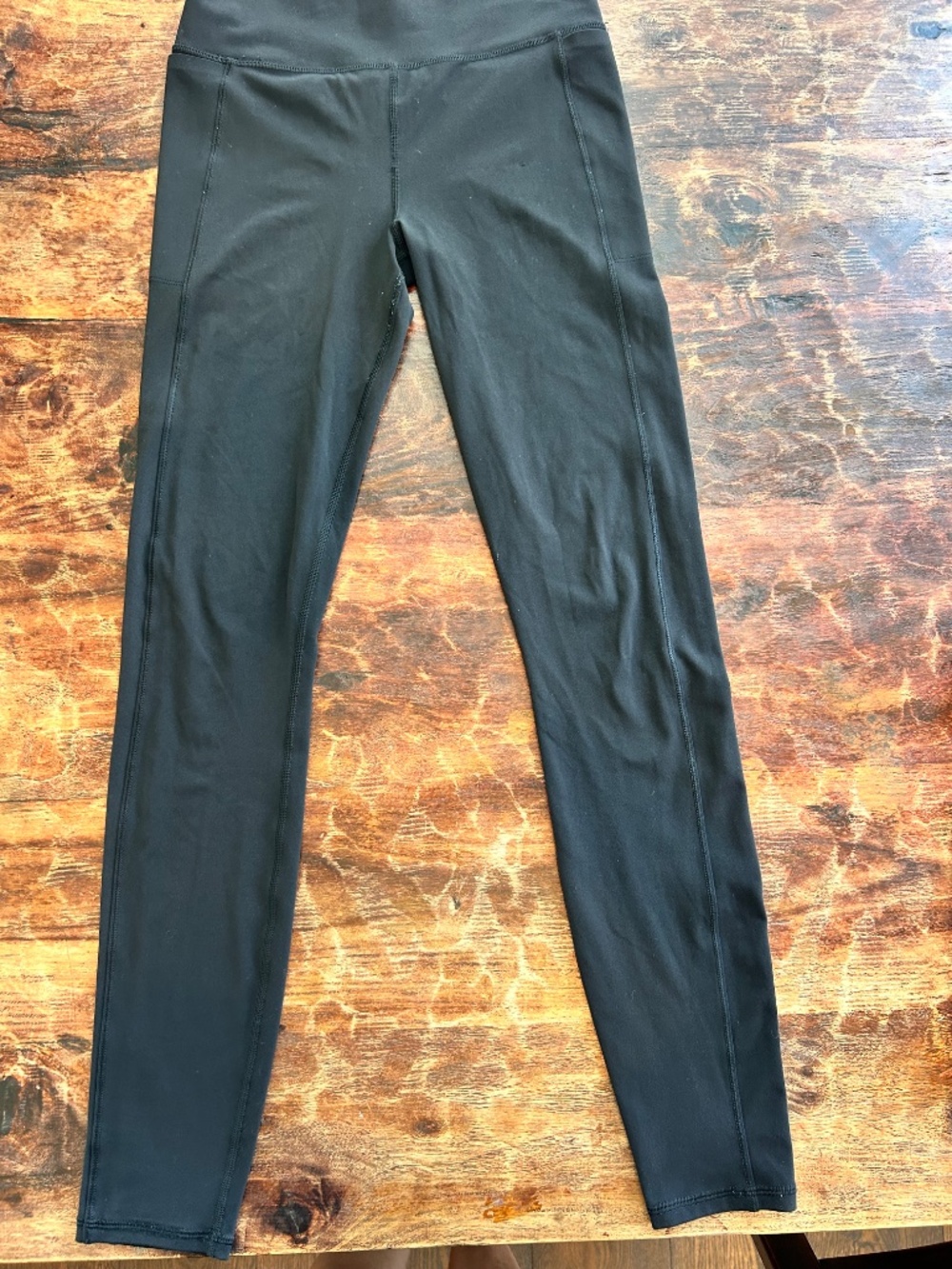 Black Vuori Athletic Leggings - Picture 3 of 9